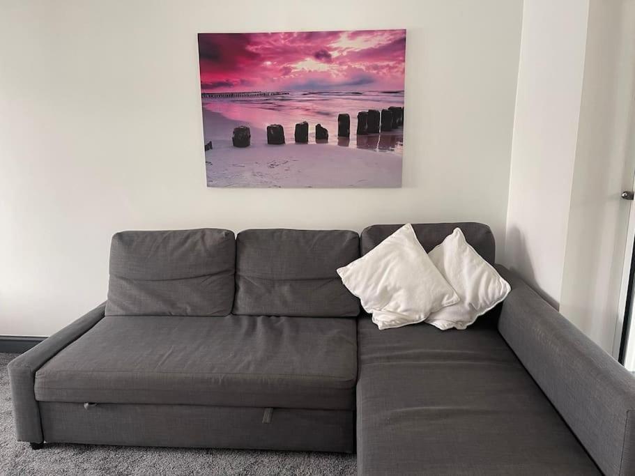 Green Haven Villa - 4Br Spacious House With Hot Tub, Ample Parking, Air Condition, Wifi, Netflix, Patio & Garden 基德灵顿 外观 照片