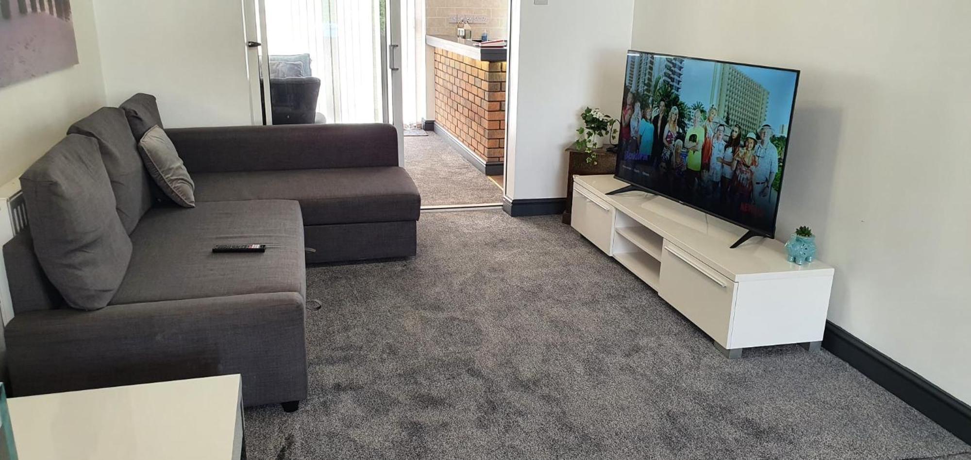 Green Haven Villa - 4Br Spacious House With Hot Tub, Ample Parking, Air Condition, Wifi, Netflix, Patio & Garden 基德灵顿 外观 照片